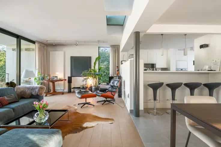 Villa te Koop: Moderne woning in rustige residentiële omgeving
