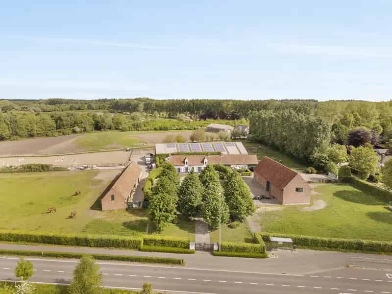 Landhuis te koop Brugge Assebroek 16 paardenboxen