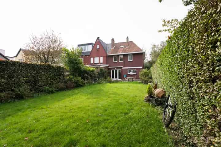 Vignes 17: 3 slaapkamers, garage, grote zolder - renovatieproject