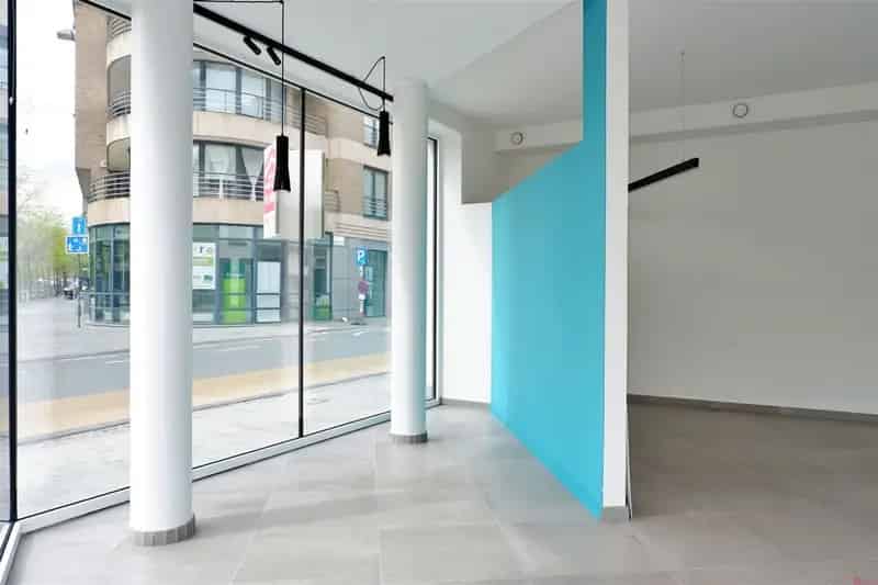 Heel zichtbare handelsruimte centrum Kortrijk