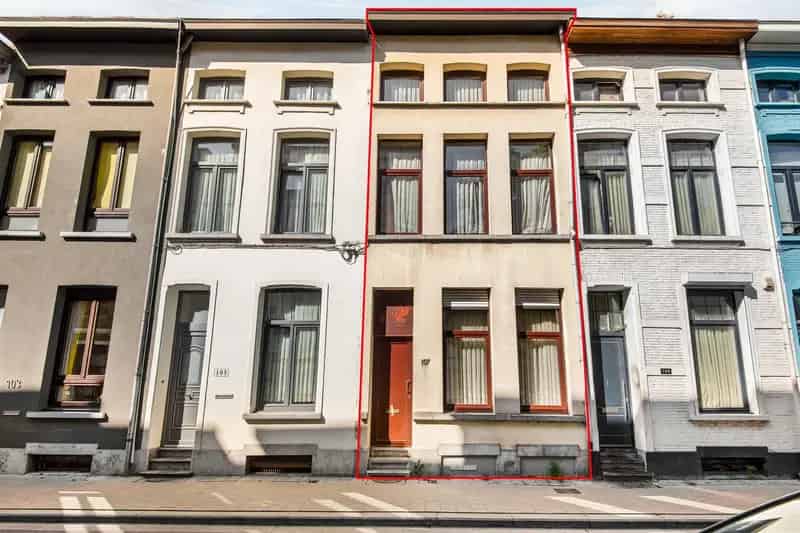 Te renoveren rijwoning Borgerhout 148m²