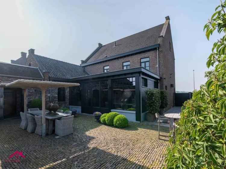 Landelijke villawoning met multifunctioneel aangrenzend gebouw