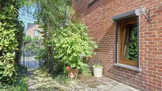 Te renoveren huis met 2 (3) slaapkamers in Stockay