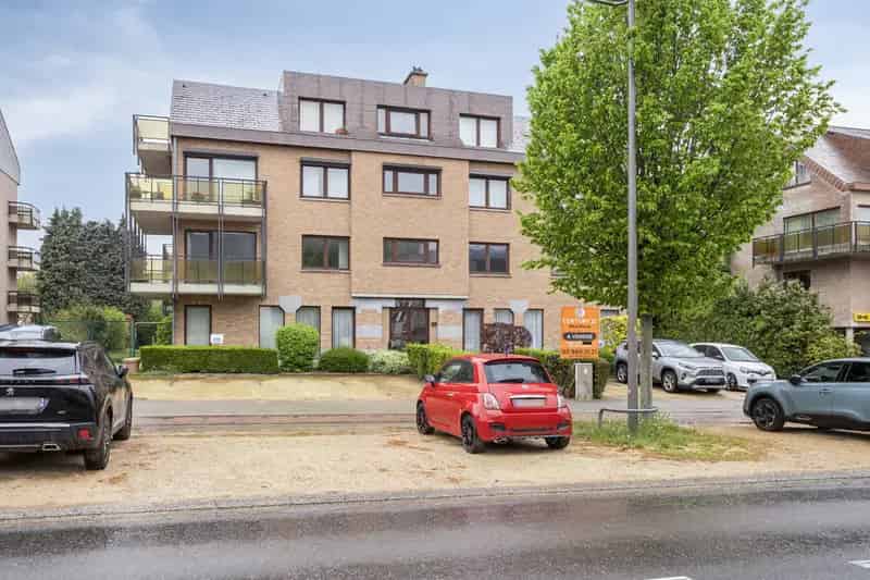 Appartement te koop: Lichtrijk te renoveren appartement met terras