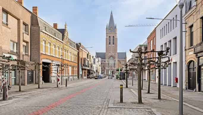 Opbrengsteigendom Avelgem: Duplex appartement 5 slaapkamers & handelspand