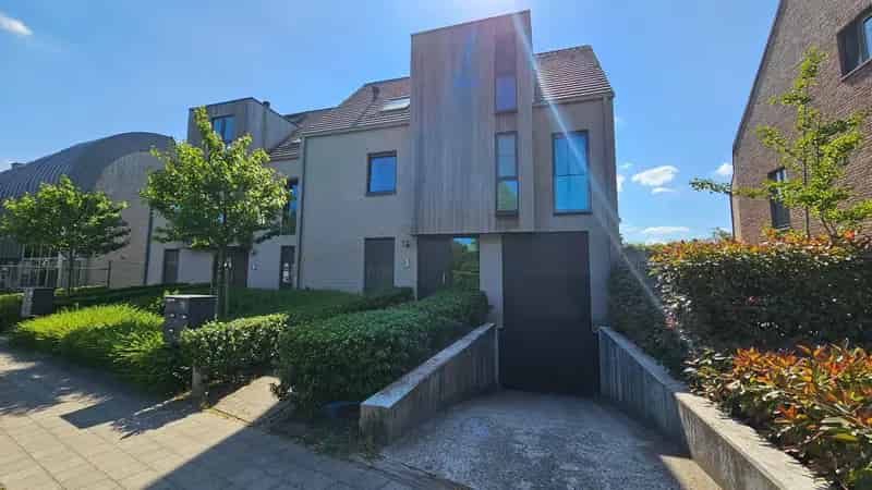 Appartement te Huur Hoogstraten: Tuin Terras Parkeerplaats