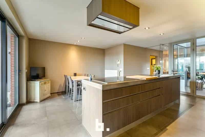 Huis te Koop Menen: Ruim Handelspand met Woonst