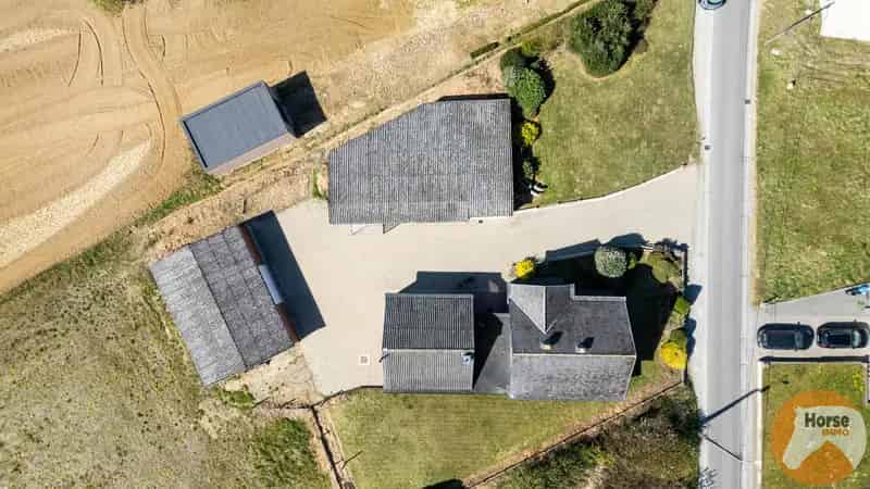 Ruime woning met bijgebouwen te Aarschot
