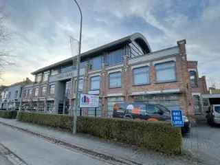 Kantoor te koop Brugge - Architecturaal gebouw met handelsruimte en parkeerplaatsen