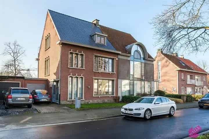 Gerenoveerde halfopen bebouwing 5 slaapkamers Linkeroever