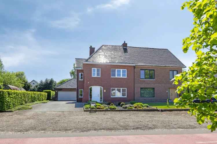 Huis te koop Zutendaal: Ruime woning met zwemvijver