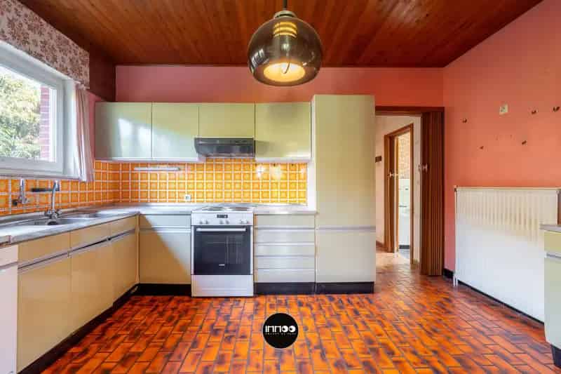 Te renoveren bungalow in residentiële wijk