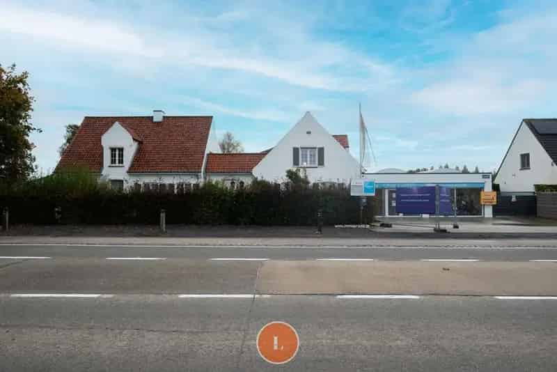 Villa te koop Ledegem 4 slaapkamers grote tuin handelsruimte