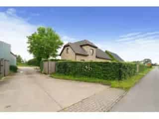 Villa te koop Elversele 4 slaapkamers 2 loodsen groot perceel