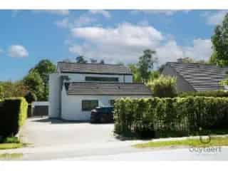 Villa te koop Schilde - Ruime gezinswoning met zwembad en tuin