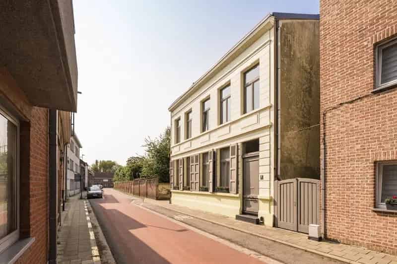 Karakterwoning 5 slaapkamers autostaanplaats grote tuin