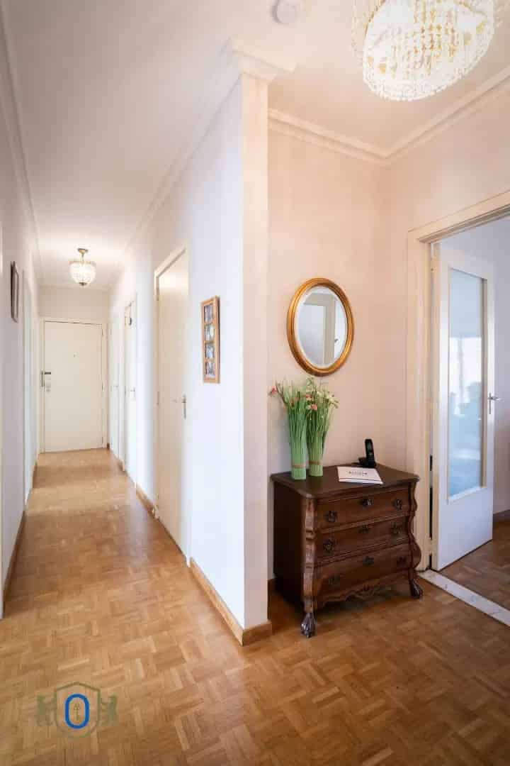 Te Huur: Instapklaar 3 Slaapkamer Appartement Nabij Brugge Centrum