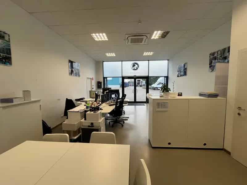 60m² Kantoorruimte 90m² Magazijn Nabij E313