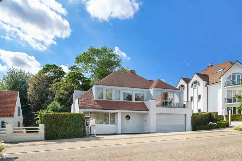 Villa te koop in residentiële wijk