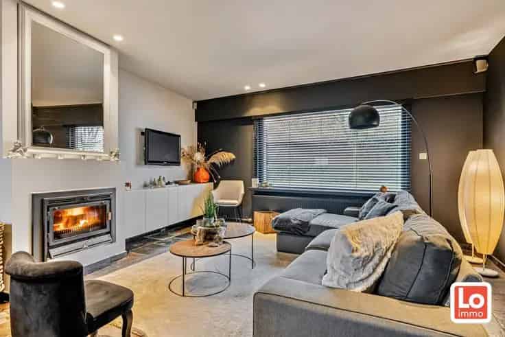 Halfopen Woning Verkocht 2 slaapkamers Garage Tuin Houthaard