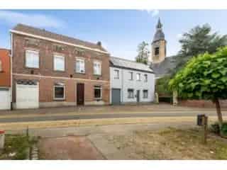 Huis te koop Gijzegem - Karaktervolle woning met renovatiepotentieel