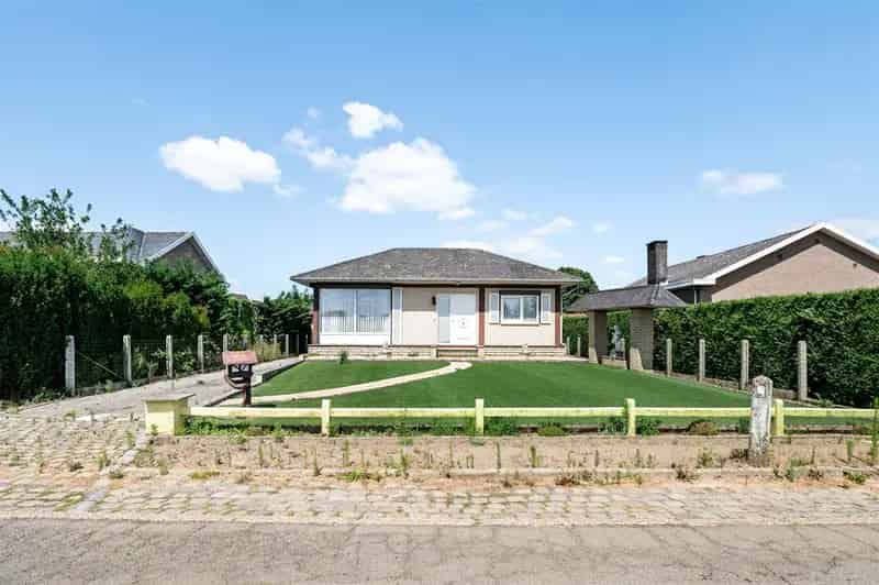 Bouwgrond met woning te renoveren in Putte