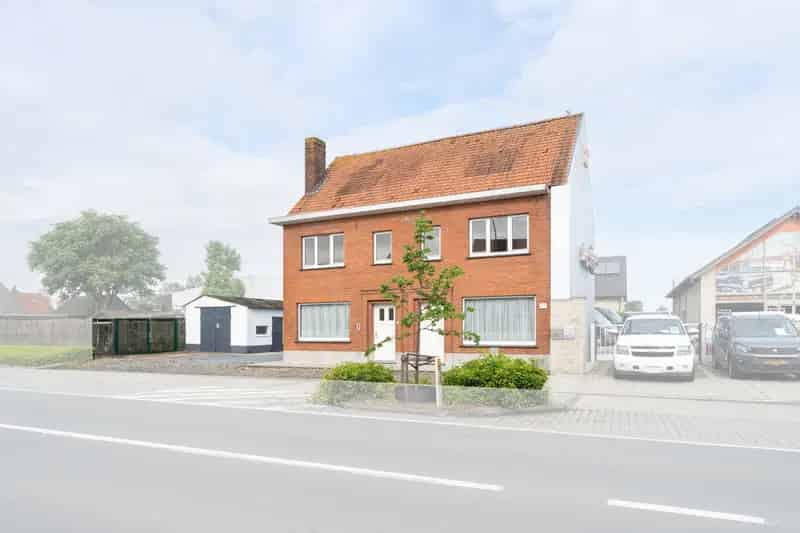 Ruime woning te koop Loppem met loods en extra zolderkamers