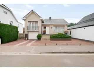 Huis te koop Gierle - Ruime splitlevelwoning met garage en tuin