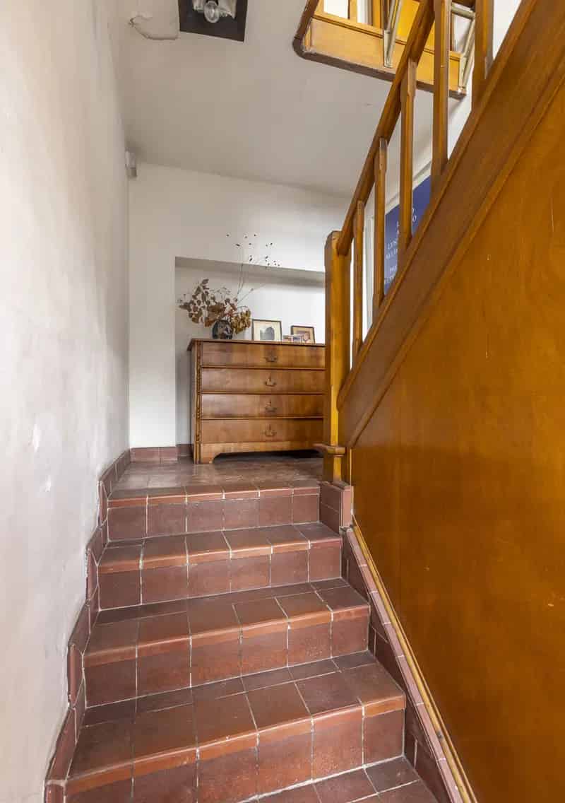 Op te frissen woning met atelier te Sint-Jans-Molenbeek