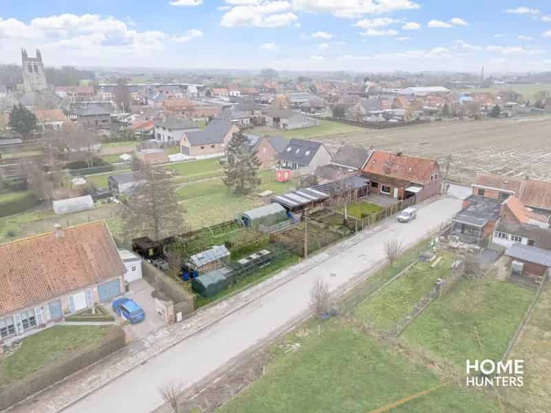 Ruime woning groot perceel Woesten