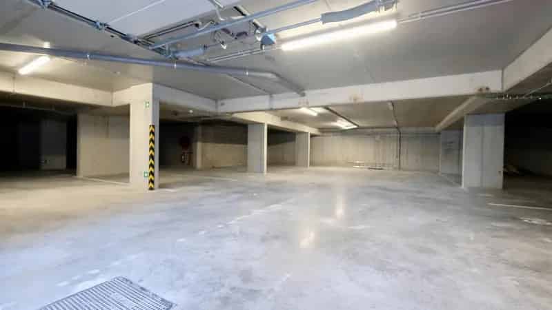 Garage te koop Elversele - Ruime autostaanplaats nabij centrum
