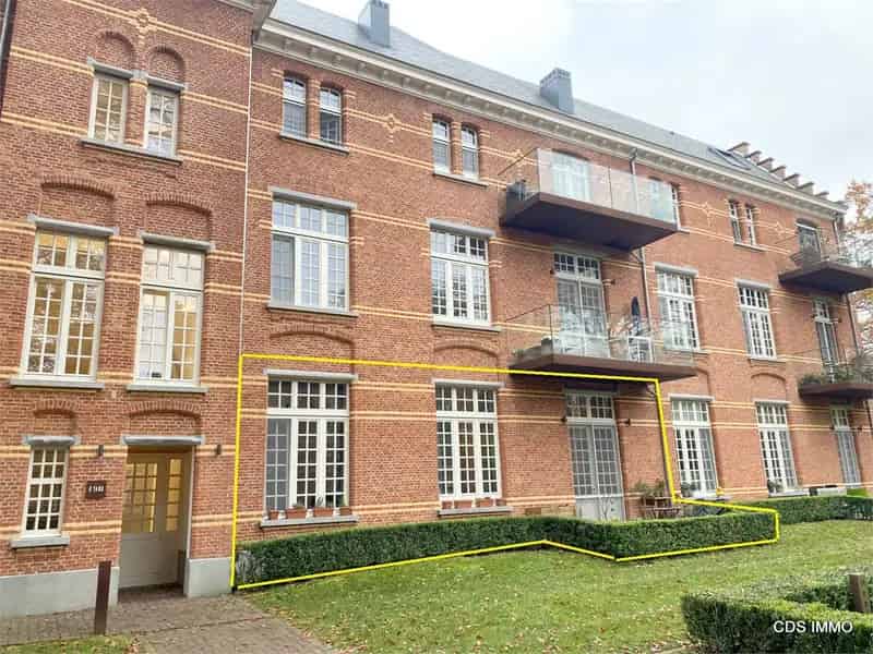 Gelijkvloers Appartement met Terras en Autostaanplaats