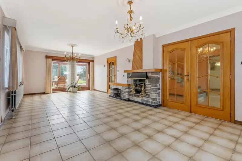Vrijstaande gezinswoning te renoveren 250m² 10a80ca