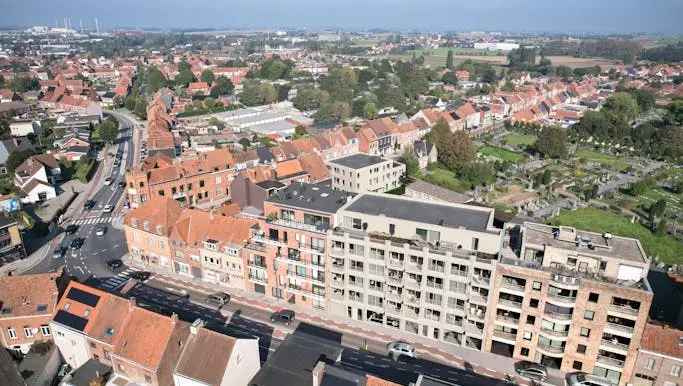 Kantoor te koop in Meenseweg Ieper met casco ruimtes voor bedrijven