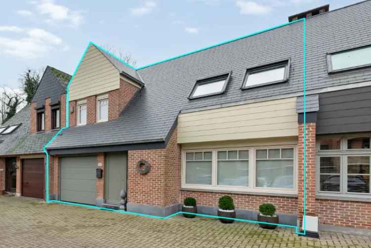 Gerenoveerde en zeer rustig gelegen woning met 3 SLK, garage en tuin