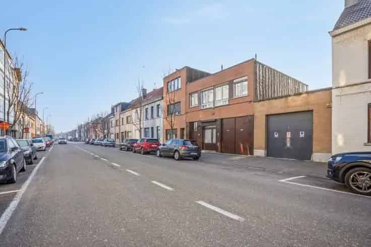 Huis Te Koop Vilvoorde: Ruime woning met tuin en garages