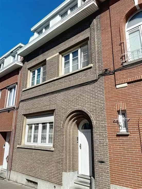 Huis te Koop Saint Guidon: 4 slaapkamers, tuin, nabij centrum