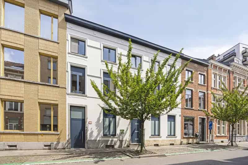 Huis te koop Leuven: 7 slaapkamers, praktijkruimte en tuin