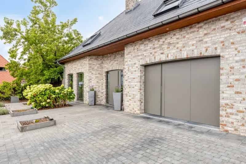 Stijlvolle Villa met Zwembad te Zemst