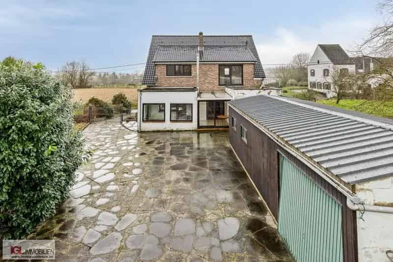 Charmante Villa met Ruime Tuin te Koop in Lennik