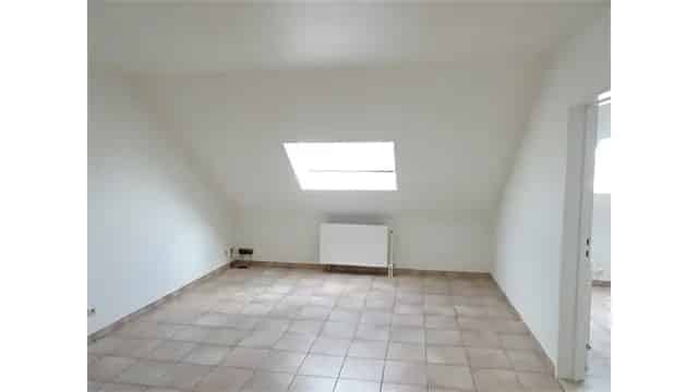 Centraal gelegen 1 slaapkamer dakappartement met terras te koop