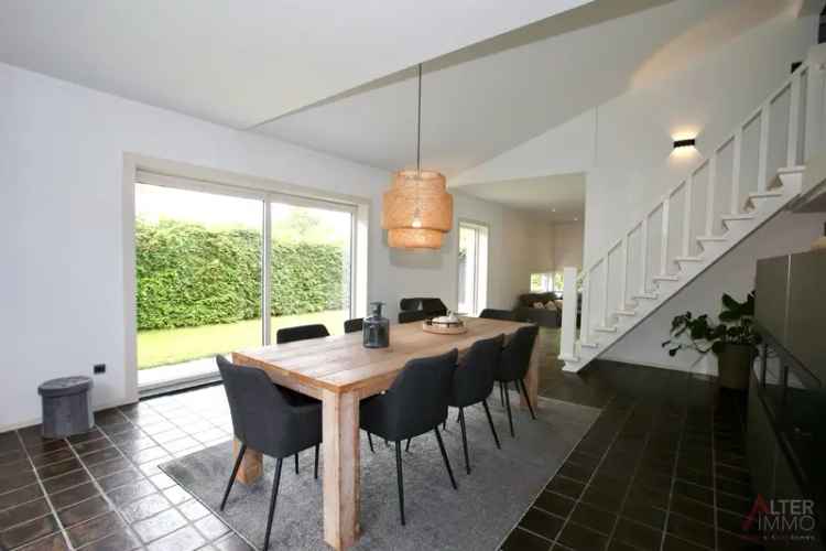 Tijdloze, instapklare en gerenoveerde woning (258m² netto bewoonbare opp.) op 10a 59ca!