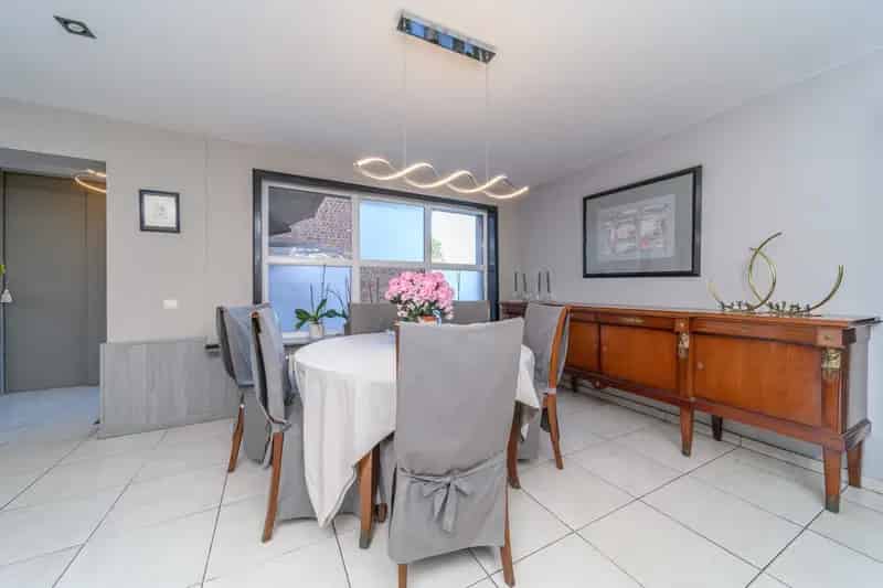 Ruime en gezellige gezinswoning met 4 slaapkamers te Hofstade