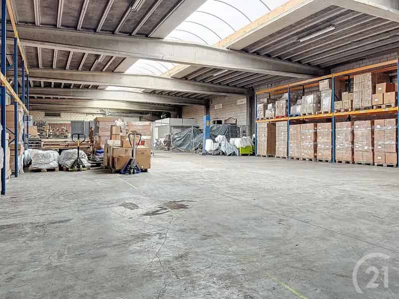 Huis met Magazijn en Kantoorruimte te Koop