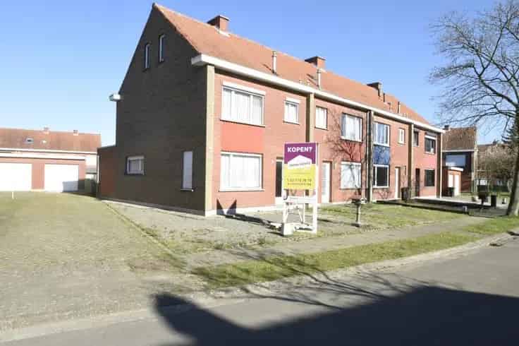 Huis Te Koop Zwijndrecht: Renovatieproject 3 slaapkamers Grote Garage