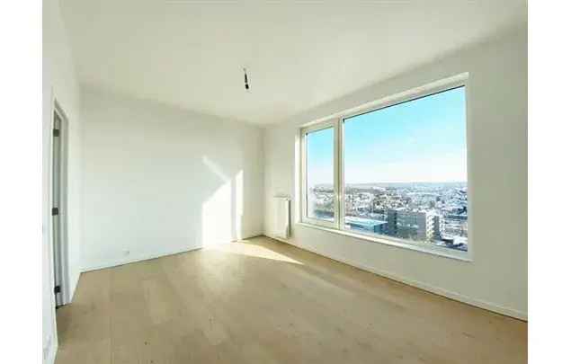 Huur 4 slaapkamer appartement van 260 m² in Schaerbeek - Schaarbeek