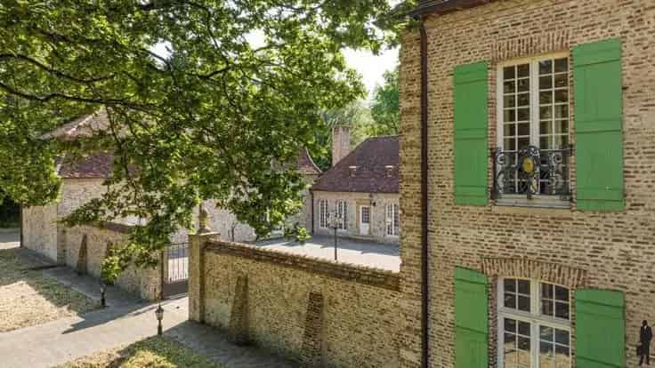 Huis Te Koop: Unieke Kasteelvilla met Wellness en Conciërgewoning
