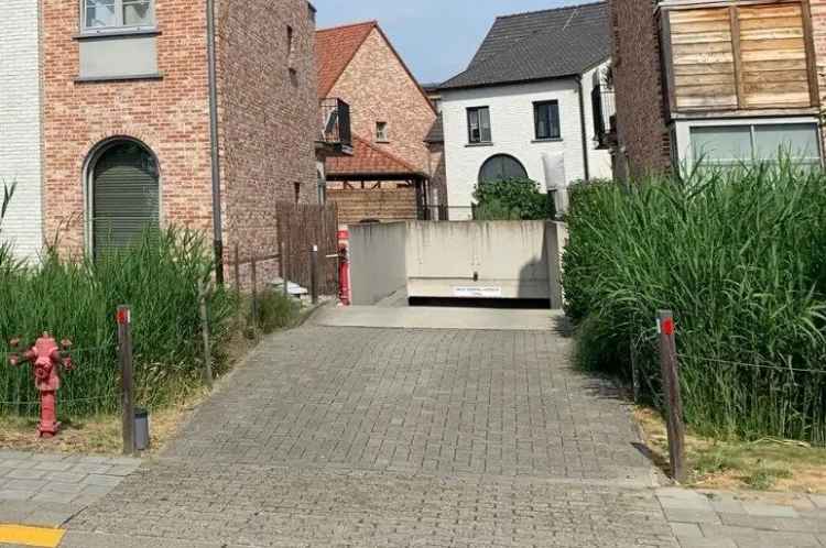 Te huur parkeerplaats in Kontich met vele voorzieningen