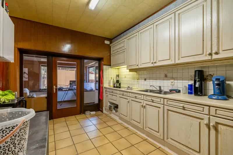 Huis te huur te Mol: Landelijke woning met 3 slaapkamers te renoveren