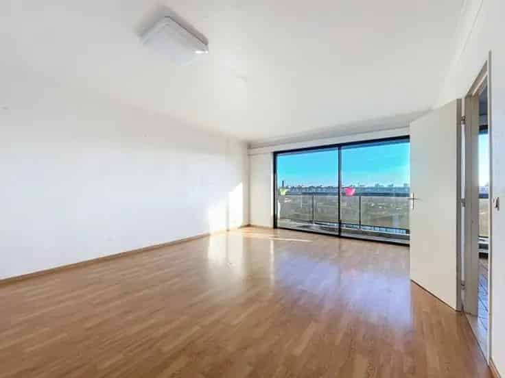 Appartement Te Koop Molenbeek 2 Slaapkamers Terras Garage